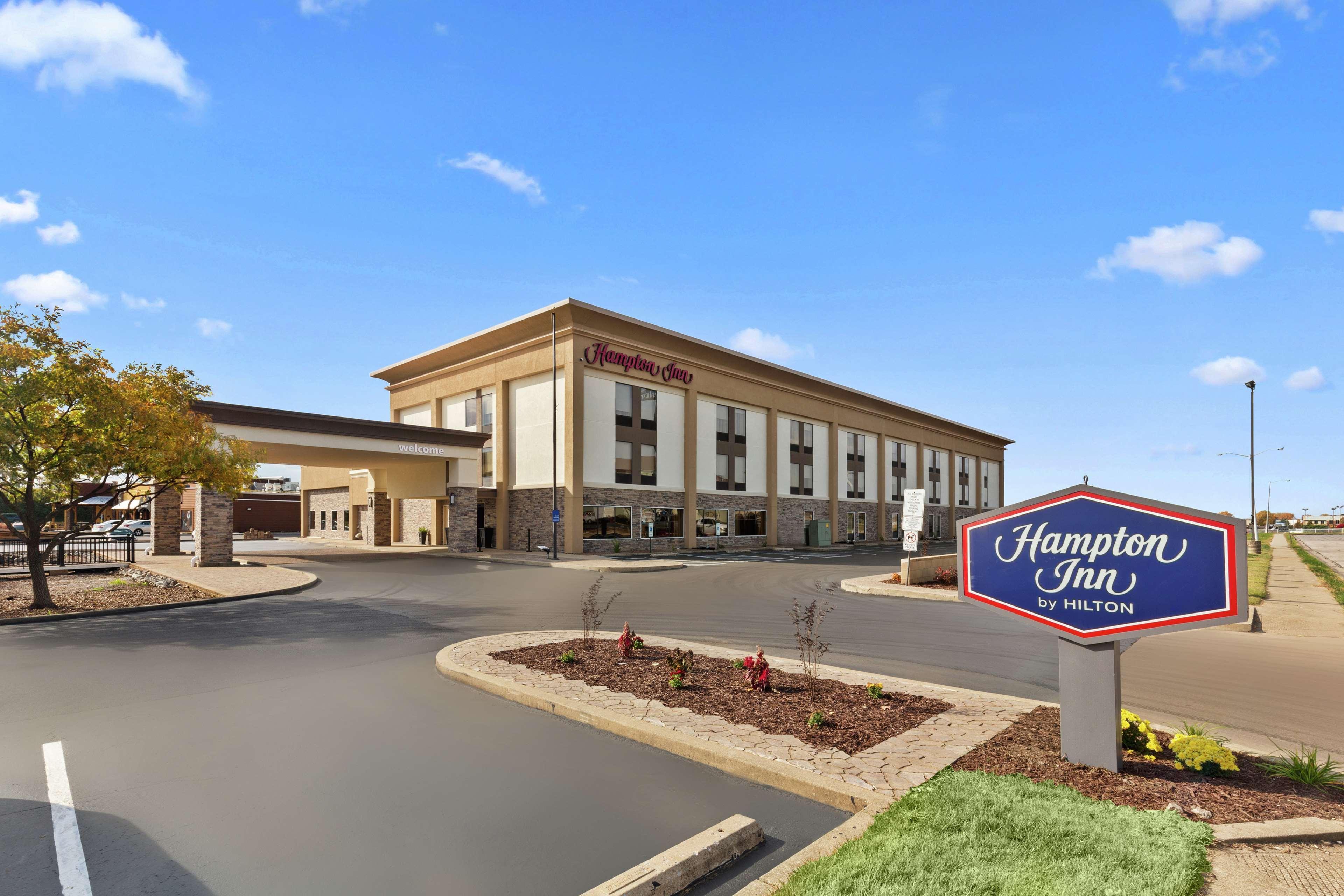 Hampton Inn St. Louis/Колинсвил Екстериор снимка