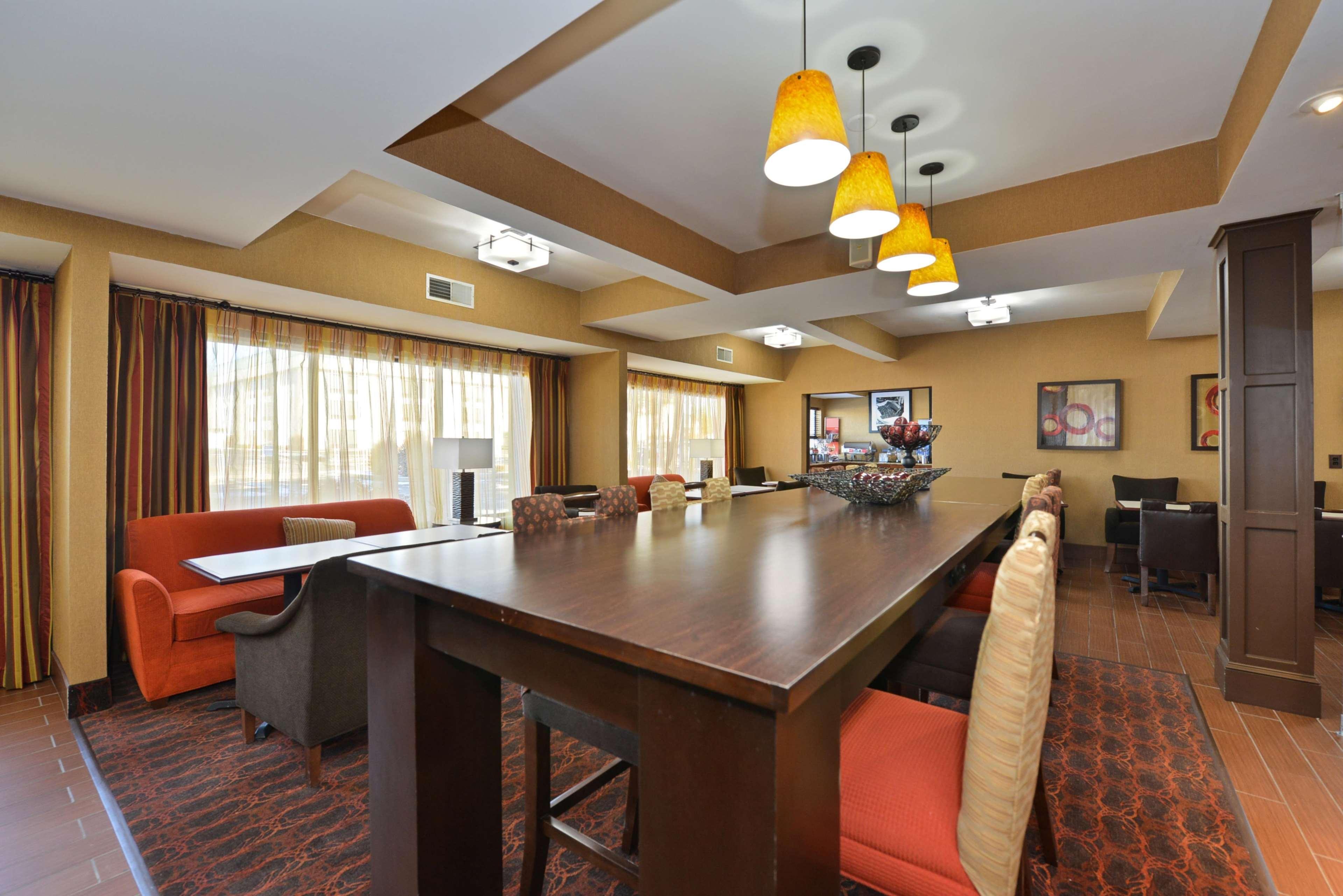 Hampton Inn St. Louis/Колинсвил Екстериор снимка