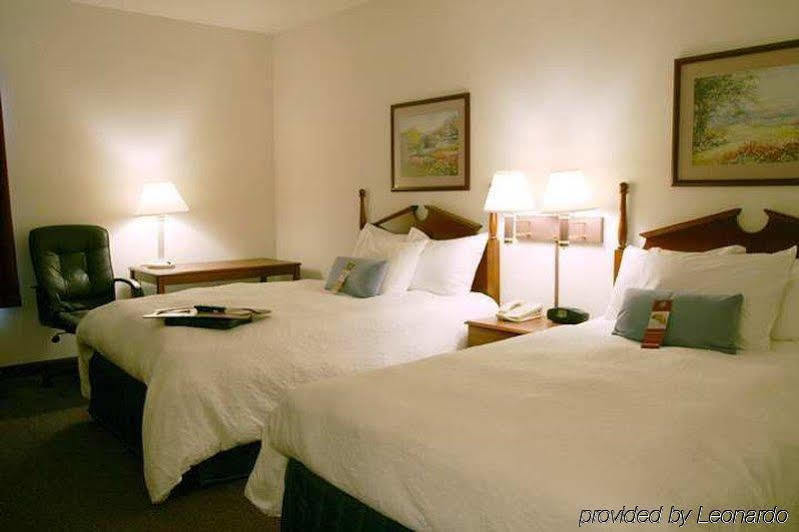 Hampton Inn St. Louis/Колинсвил Екстериор снимка